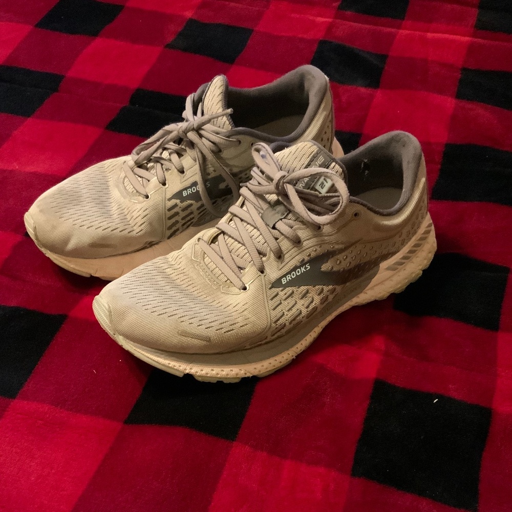 Women’s Brooks Adrenaline GTS 21 Size 9.5 Grey Oyster Alloy Light Blue